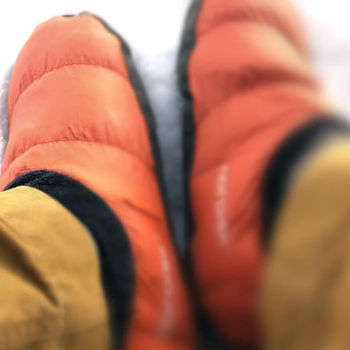 Daunen-Finken in orange – der “Burner” für kalte Füsse von Nordisk
